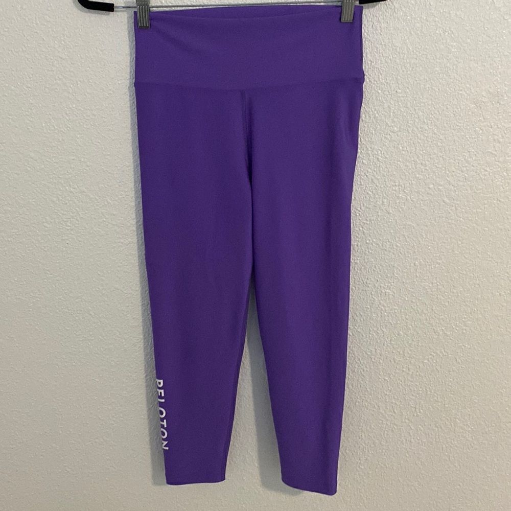 Peloton- bright purple high-waisted cropped leggings-Size Large